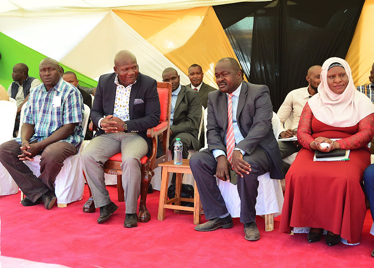 Kakamega governor Fernandez Barasa(2nd L), Shieywe MCA Moses Musundi(L), Education CECM Godfrey Owori(2nd R) and Mariam Were Chief Officer Fisheries Development