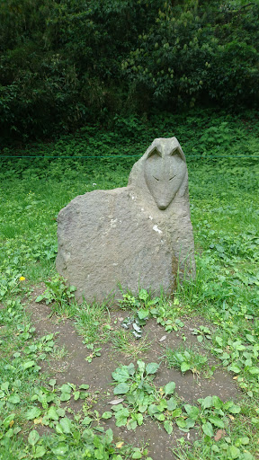 キツネの石像(左) Statue of Fox (L)