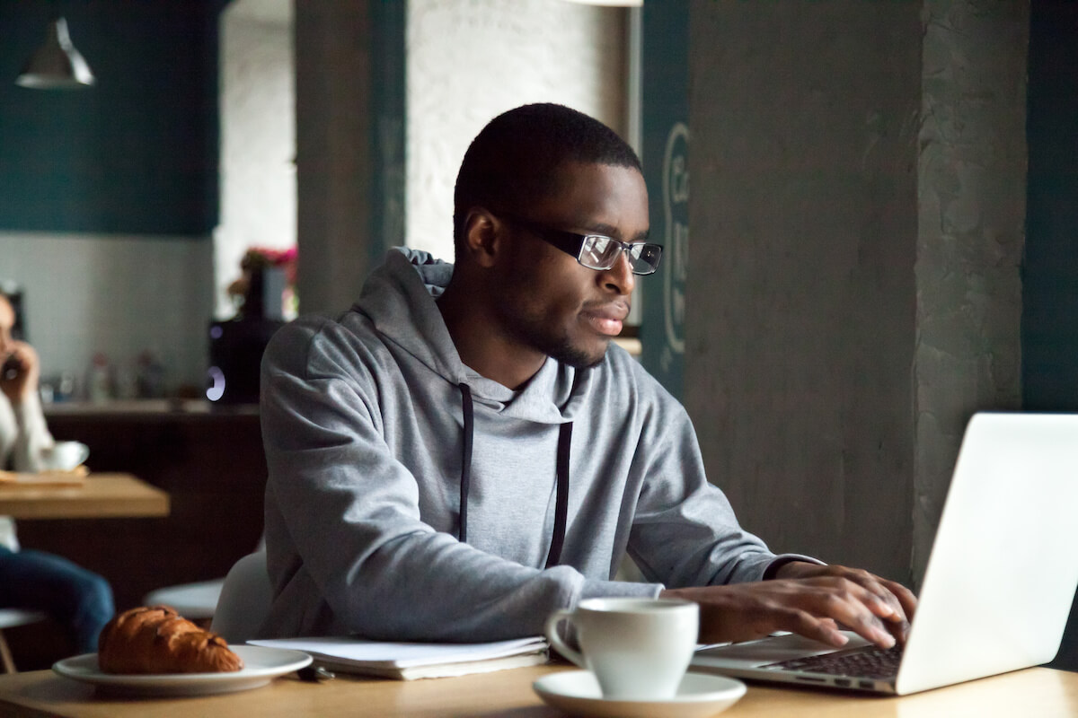 Man working remotely at a cafe