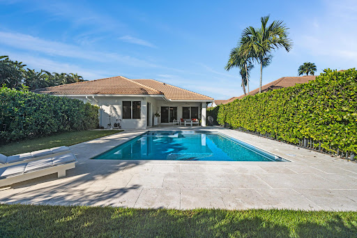 Maison avec piscine 1