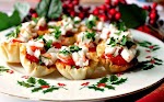 Festive Shrimp Cocktail Appetizer Bites was pinched from <a href="https://www.kudoskitchenbyrenee.com/shrimp-cocktail-appetizer-bites/" target="_blank" rel="noopener">www.kudoskitchenbyrenee.com.</a>