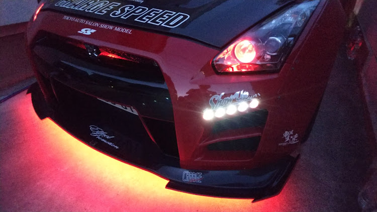NISSAN GT-Rのチャージスピード・GTR35・カーボン・ポジション・フロントに関するカスタム事例の投稿画像1枚目