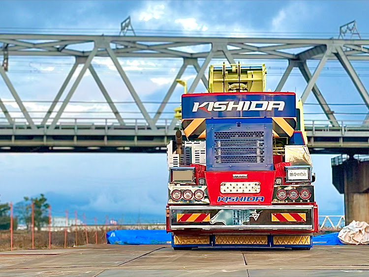 ハイエースバンのTADANO G5・愛車と愛車のツーショット・K-magic・ナンバーレス加工・カスタムクレーンに関するカスタム事例の投稿画像3枚目