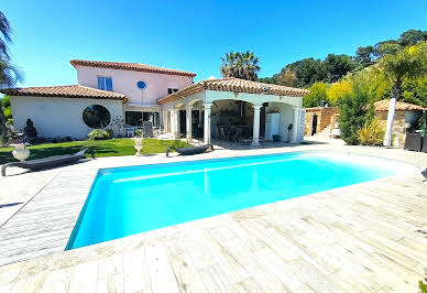 Maison avec piscine et terrasse 16