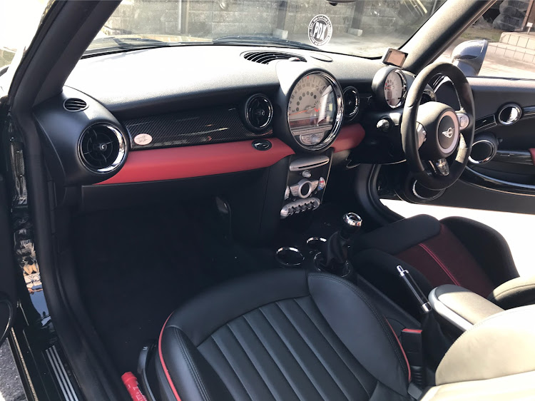 ミニジョンクーパーワークスの限定車・限定車の証・内装紹介に関するカスタム事例の投稿画像3枚目