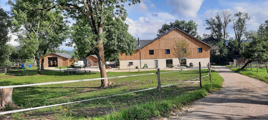 Vente ferme 11 pièces 388 m² à Valdahon (25800), 945 000 €