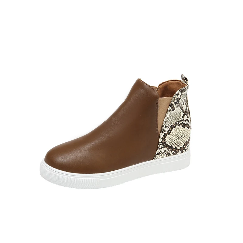 Botines cortos de suela gruesa con punta redonda estilo británico. Comodidad y moda fusionadas para un look impactante y elegante.