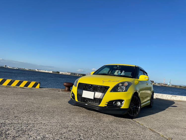 スイフトスポーツのケモナー・埠頭撮影・ソロ撮影会・ケモノ・プロダクション体育館に関するカスタム事例の投稿画像1枚目
