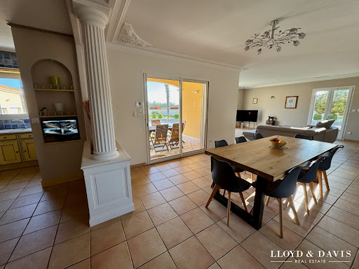 Maison avec piscine et jardin 4
