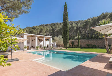 Maison avec piscine et jardin 3