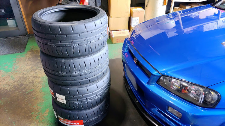 スカイライン GT-Rのトレッドパターン選手権・タイヤ交換・ポテンザRE-71RS・今月車検・ハイグリップタイヤに関するカスタム事例の投稿画像3枚目