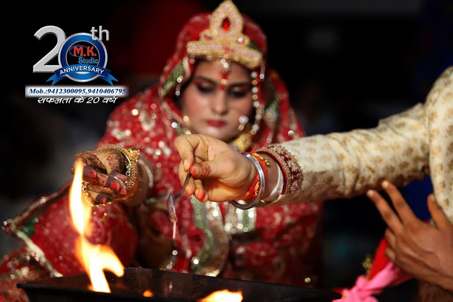 Fotógrafo de casamento Mukesh Kumar (mkstudioagra). Foto de 10 de dezembro 2020