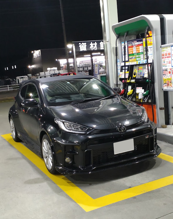 GRヤリスのいつもイイネ&コメントありがとうございます🙇‍♂️・GRヤリスRS・ガソリン代高い・冬眠します・ガソリンスタンドは盛れるに関するカスタム事例の投稿画像1枚目