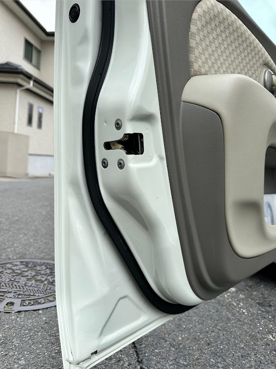 マーチの洗車、コーティング・洗車したら天気崩れる⤵︎ ⤵︎・そろそろ戻し作業しないとに関するカスタム事例の投稿画像3枚目