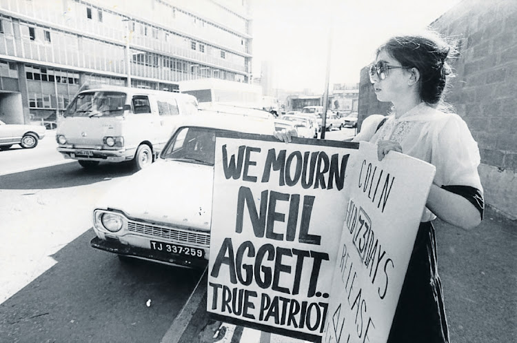 Jane Starfield mourns dead security police detainee Dr Neil Aggett outside John Vorster Square in Johannesburg on February 9 1982.