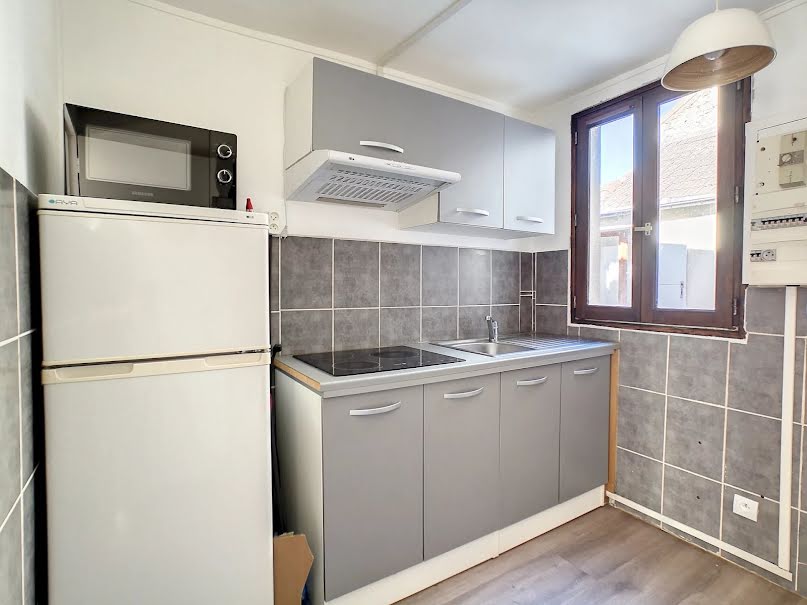 Location meublée appartement 1 pièce 26.09 m² à Avon (77210), 560 €