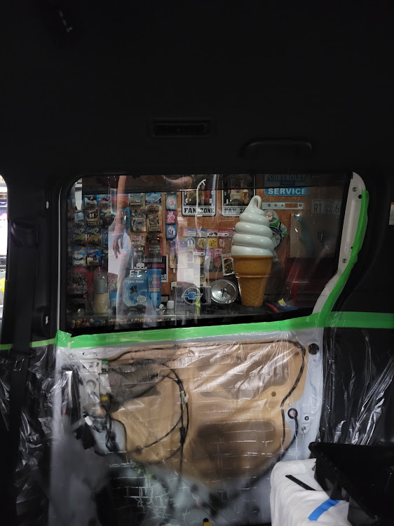 AUTO TINTさんが投稿したいつもイイネ&コメントありがとうございます🙇‍♂️・カーフィルム・ゴースト・ヴォクシーに関するカスタム事例の投稿画像2枚目
