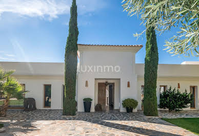 House with pool and terrace 3