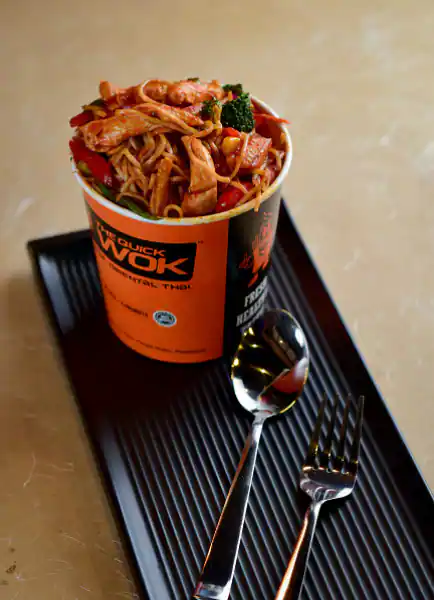 Mild Exotic Hakka Noodles Chicken Box