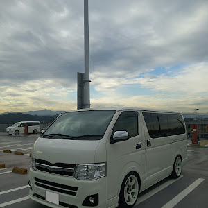 ハイエースバン TRH200V