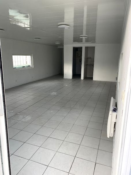 Location  locaux professionnels 3 pièces 46.6 m² à Cadaujac (33140), 550 €