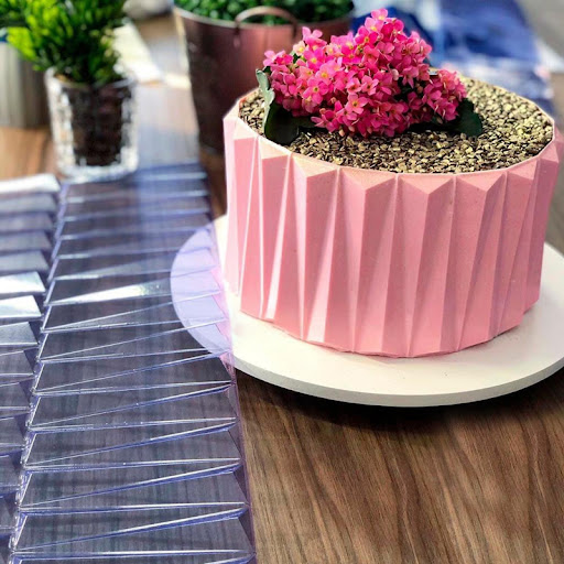 Title 8, Korean Style Birthday Cake Rimmed with Diamonds...