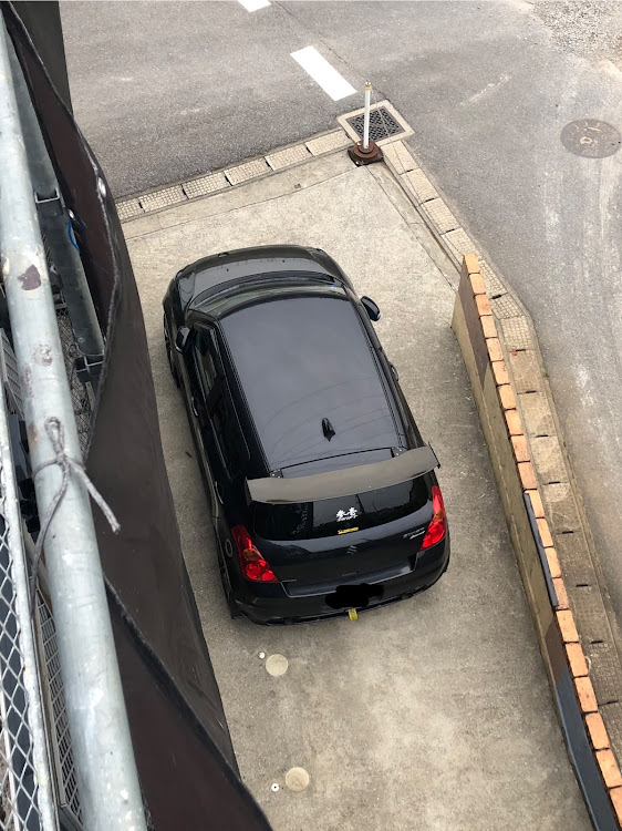 スイフトスポーツのコマツデラックスさんが投稿したカスタム事例の投稿画像2枚目