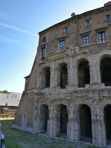 Arc in the walls of Rome