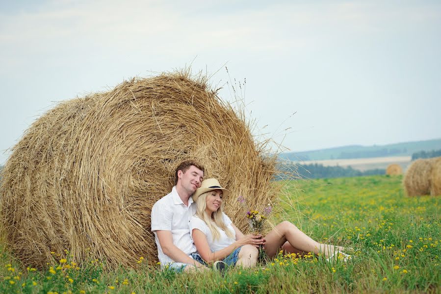 Wedding photographer Olesya Karakulova (fishka). Photo of 3 August 2016