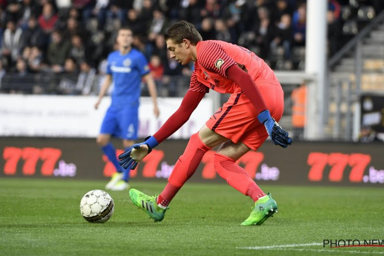 Horvath zorgt voor megablunder nét nu hij Butelle vervangt: "Volgende week MPH in de goal?" en "Kom terug Stijn Stijnen!"