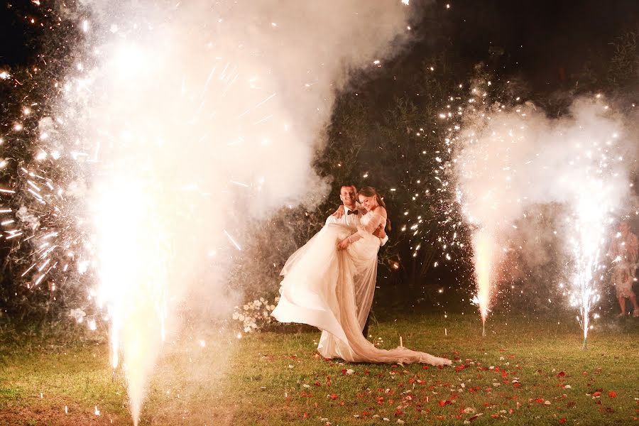 Fotógrafo de casamento Vika Mitrokhina (vikamitrohina). Foto de 10 de julho 2019