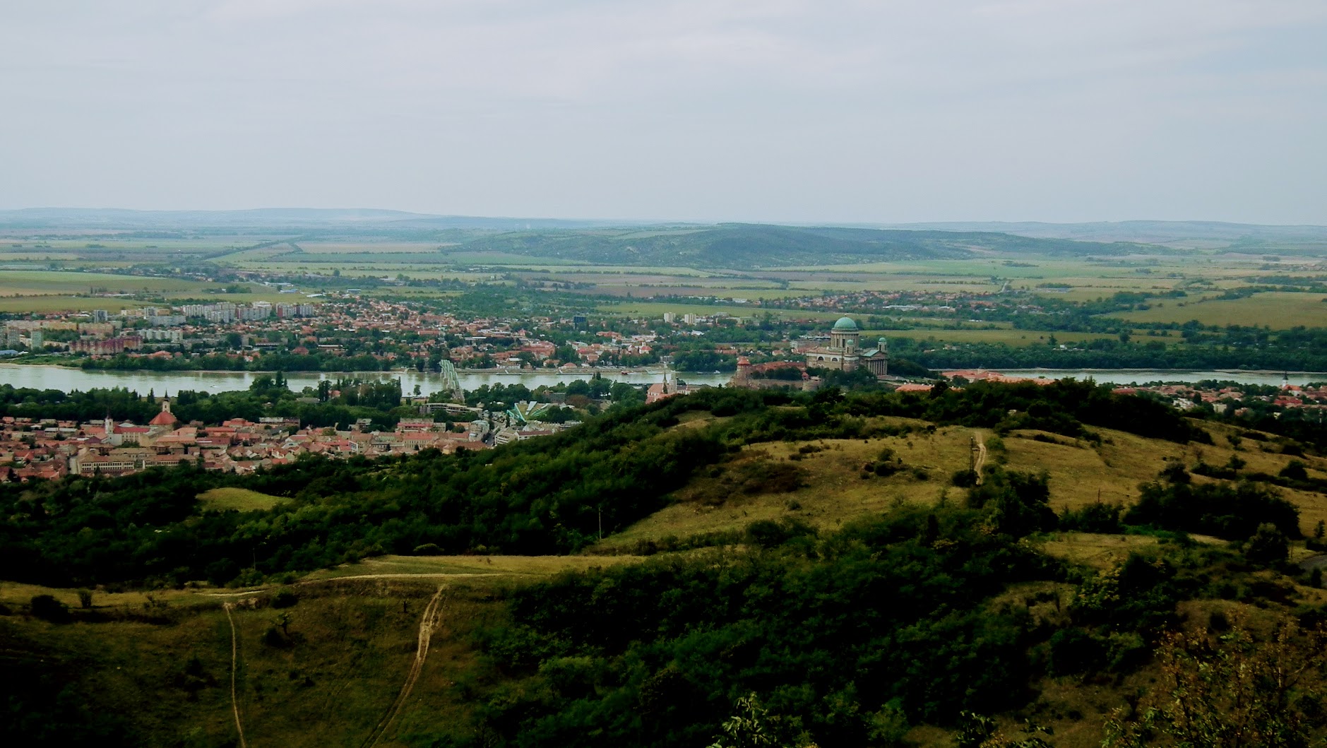 Esztergom - Nagyboldogasszony és Szent Adalbert főszékesegyház (a bazilika kívülről, távolból)