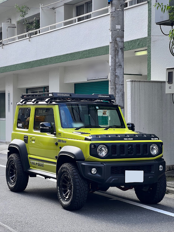 ジムニーシエラの#jimny・JB74・ゴツい車が好き・キネティックイエロー・車中泊に関するカスタム事例の投稿画像1枚目