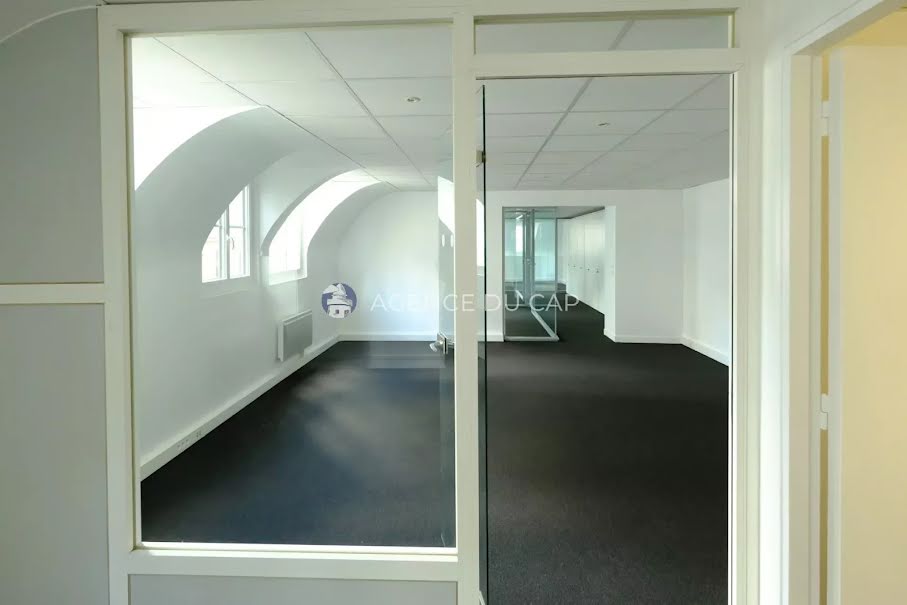 Location  locaux professionnels 4 pièces 108 m² à Paris 3ème (75003), 4 458 €