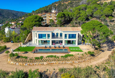 House with garden and terrace 2