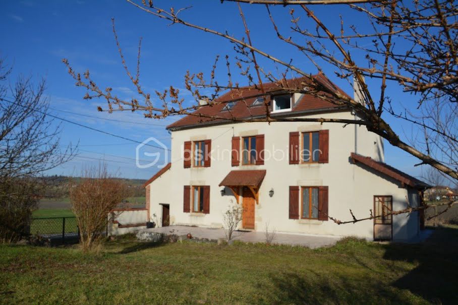 Vente maison 6 pièces 136 m² à Saint-Denis-Combarnazat (63310), 230 000 €