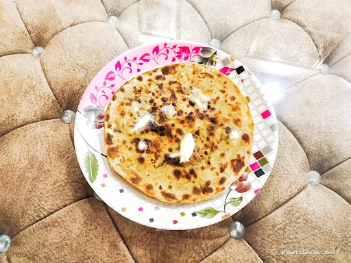 4 Aloo Pyaz Paratha + 750 ML Coldrink