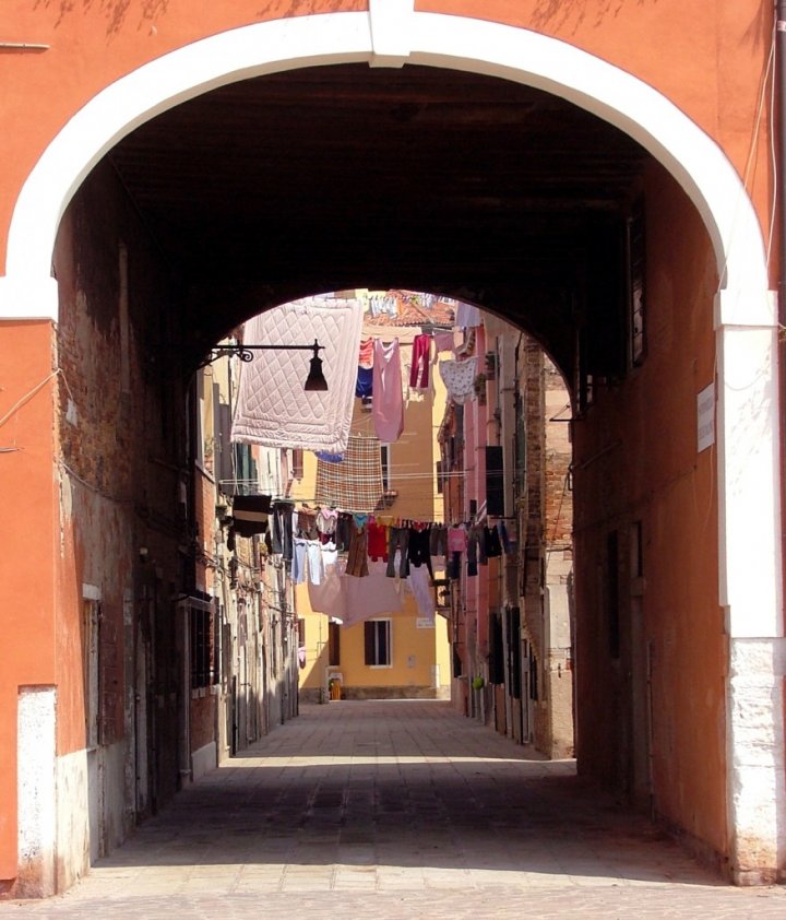 Un vicolo di Venezia di Valdir