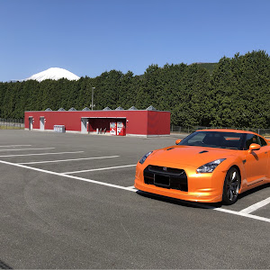 NISSAN GT-R