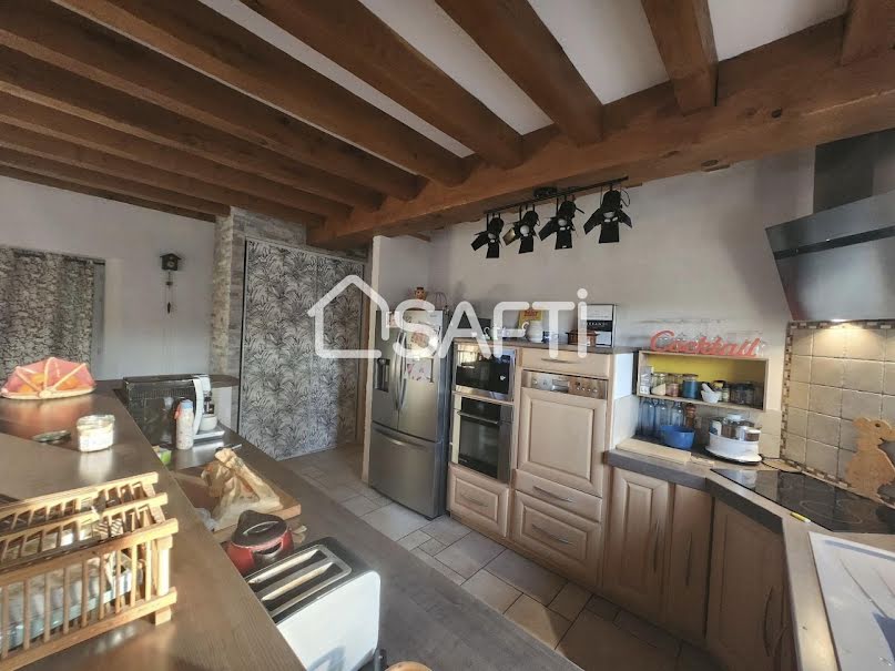 Vente maison 6 pièces 192 m² à Noyant-d'Allier (03210), 280 000 €