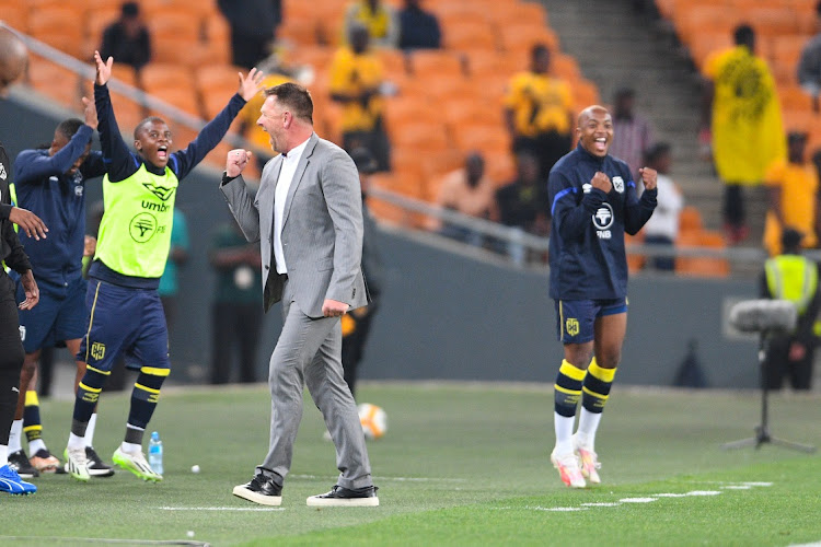 Cape Town City coach Eric Tinkler celebrates with players during the DStv Premiership match between Kaizer Chiefs and Cape Town City FC at FNB Stadium on Tuesday