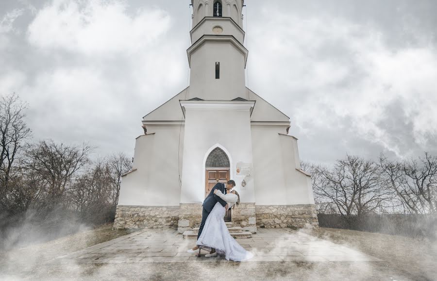 Wedding photographer Ádám Sóstai (bluenightphoto). Photo of 24 February 2022