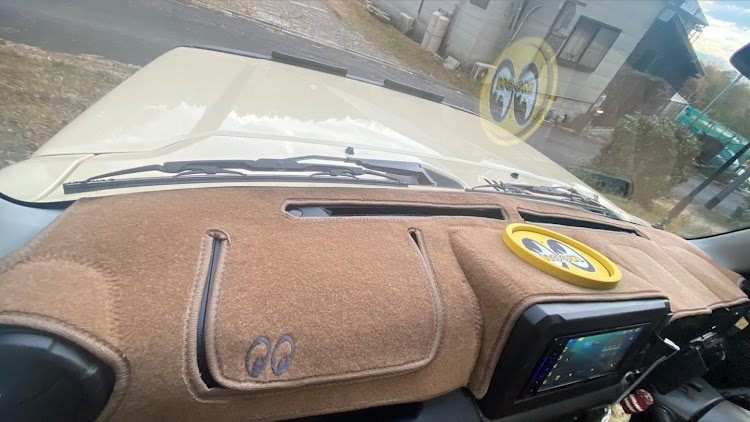 ジムニーのジムニーJB64W・ジムニー・車中泊・ジムニーのある生活・ダッシュマットに関するカスタム事例の投稿画像2枚目