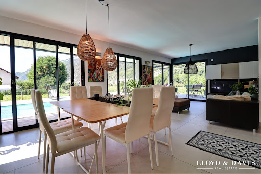 Dining room with visible pool - Luxury house for sale in Brison-Saint-Innocent, 5 rooms, 3 bedrooms