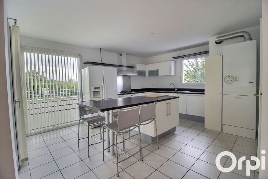 Location  appartement 4 pièces 148 m² à Messery (74140), 2 275 €