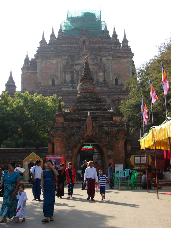 Bagan - htilominlo temple