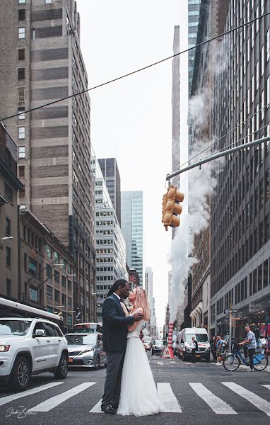 Fotografo di matrimoni Sándor Bécsi (sandorbecsi). Foto del 6 ottobre 2019