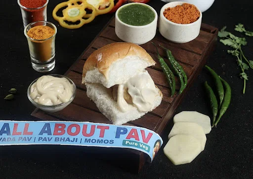 Vada Pav In Cheese Sauce