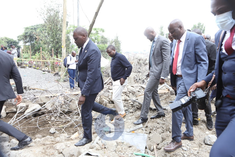 Nairobi governor Johnson Sakaja and other officials at the scene of the collapsed bulding in Kasarani, Nairobi on November 16, 2022.