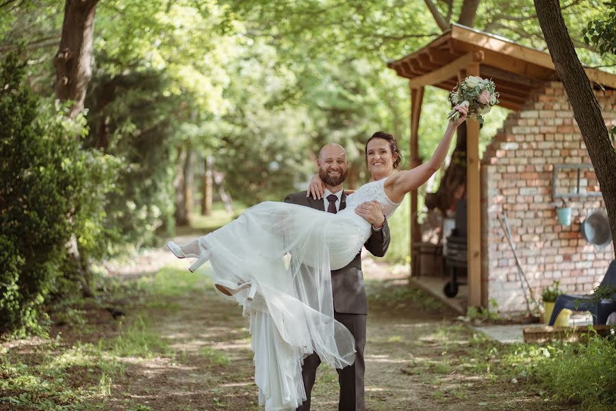 Fotógrafo de casamento Zsuzsanna Kázik (a4l5w9e). Foto de 13 de julho 2023